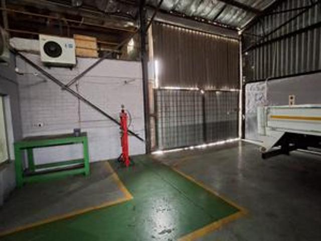 workshop with 2 ton gantry crane