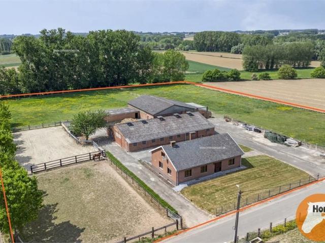 WOUBRECHTEGEM Charmante woning met 2 loodsen op 1,61 ha