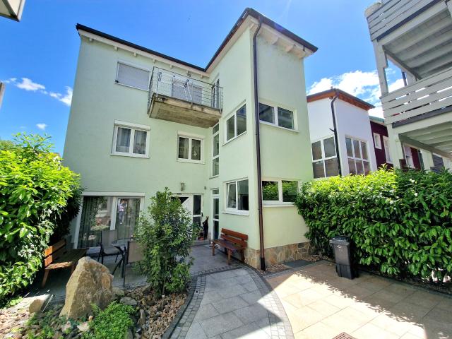 Wow! 8 Zi LUXUS Villa auf 4 Etagen: Wintergarten, Terrasse, 2 Balkone, ELW zentral in Lörrach!