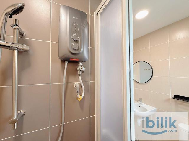 Wow! affordable luxury room with mrt freeder bus to mrt yellow line!