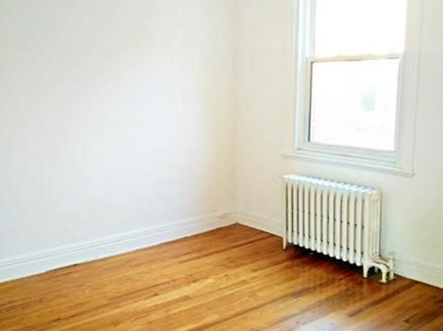 WOW! BEAU GRAND 7 1/2 4 CAC QUARTIER SUPER CHIC MONT ROYAL