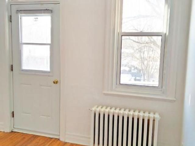 WOW! BEAU GRAND 7 1/2 4 CAC QUARTIER SUPER CHIC MONT ROYAL