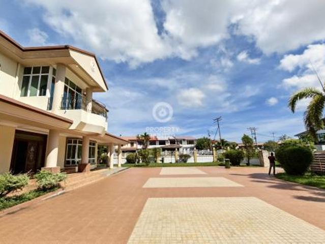 WOW! Huge Prestige Bungalow For Rent in Kolombong | 18,038 sqft Land