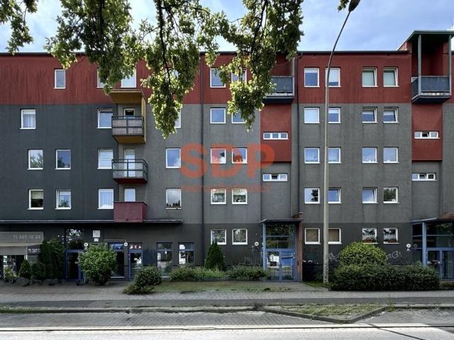 Wrocław, Psie Pole, lokal usługowy z antresolą i witrynami