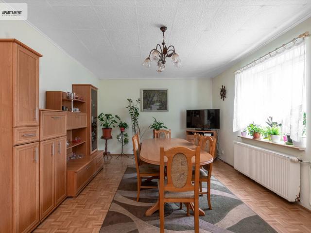 Przestronny dom z potencjałem, 9 pokoi, ogród, Krzyki
