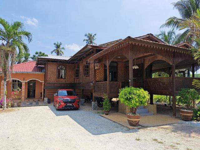 WritingTraditional Malay bungalow on spacious land with a large veran