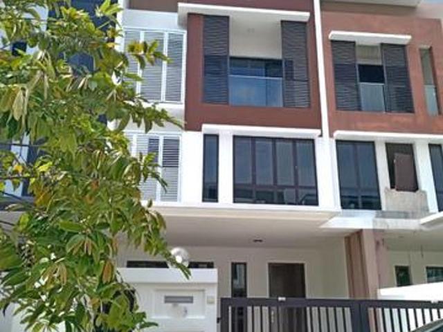 WTL 6R6Br Partial Furnish 3 Storey Zyeheri Setia Utama Setia Alam