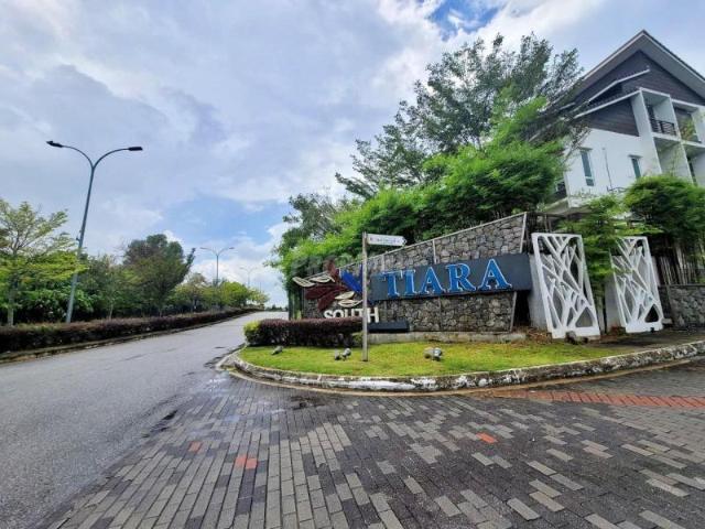 WTL: FULLY FURNISHED 3 Storey Superlink House Tiara South Bandar Rinching Semenyih