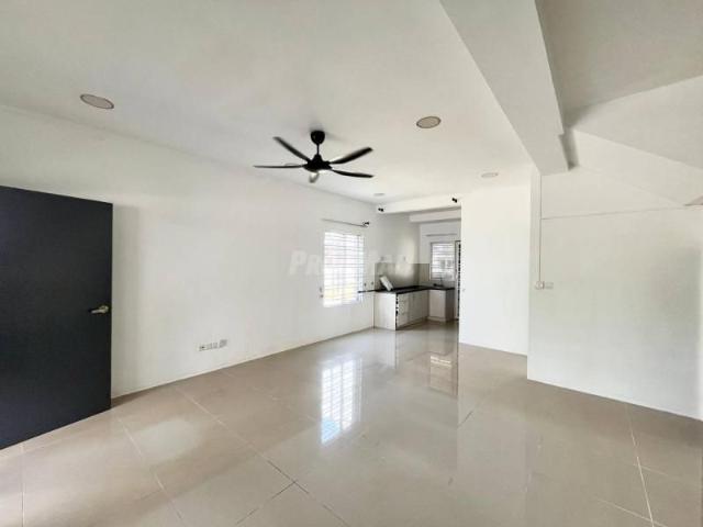 WTL/FOR RENT: End Lot Double Storey Kita Harmoni Cybersouth Dengkil