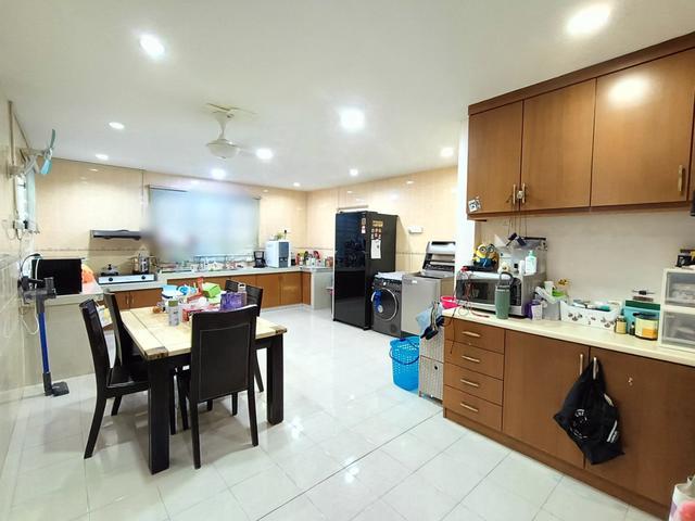 WTS 2 Sty Corner Taman Segar Perdana