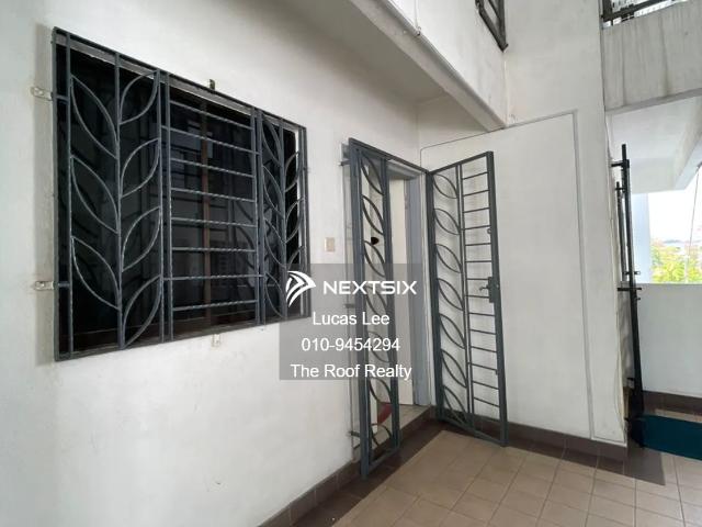 WTS Vista Indah Putra, Bayu Perdana Apartment First Floor Asking price RM300,000 only 1100 sqft 3 Rooms 2 Bathrooms With Kitchen Cabinet With Lift 24 Hours Security FreeHold Non Bumi Lot