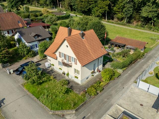 «Wunderbares 7 Zimmer Haus mit Option für zwei Wohneinheiten»