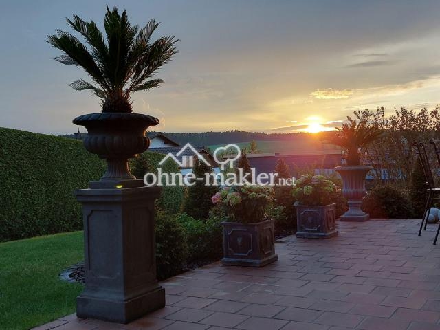 Wunderbares Einfamilienhaus mit Pool und traumhaftem Garten