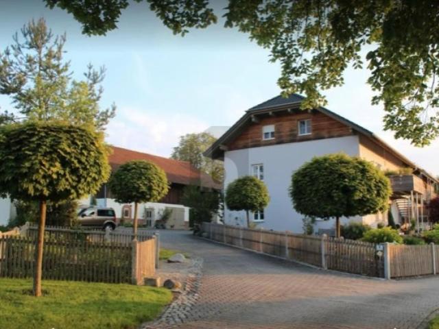 WUNDERSCHÖN SANIERTER DREISEITEN BAUERNHOF
