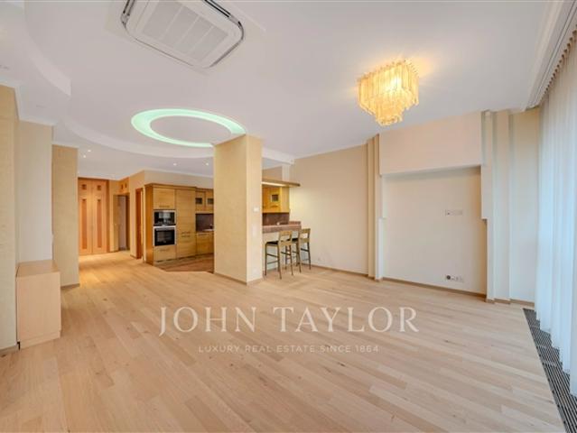 Wunderschöne 3,5 Zimmer Wohnung mit beeindruckenden Rumpfen und Seeblick