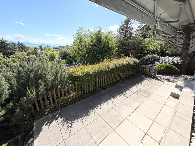 Wunderschöne 3,5 Zimmer Wohnung von 100 m² mit Terrasse