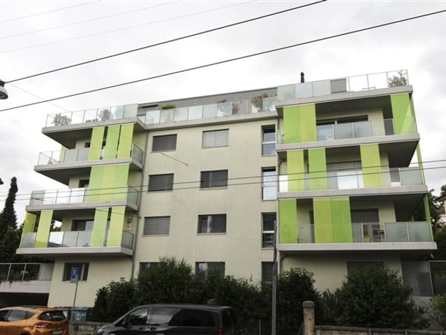 Wunderschöne 3,5 Zimmer Penthouse Wohnung im Herzen von Chailly, mit einer Terrasse von 96 m²