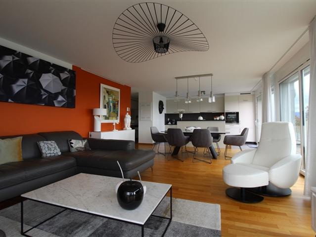 Wunderschöne 3,5 Zimmer Penthouse Wohnung im Herzen von Chailly, mit einer Terrasse von 96 m²