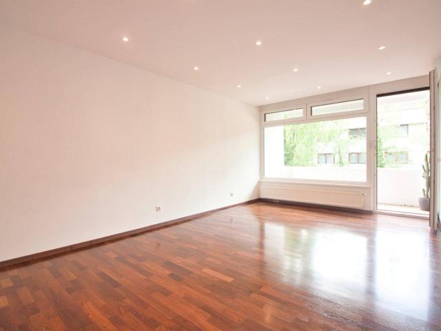Wunderschöne 3 Zimmer Wohnung am Wolfersberg | zentral begehbar | private Loggia | Pool auf dem Dach