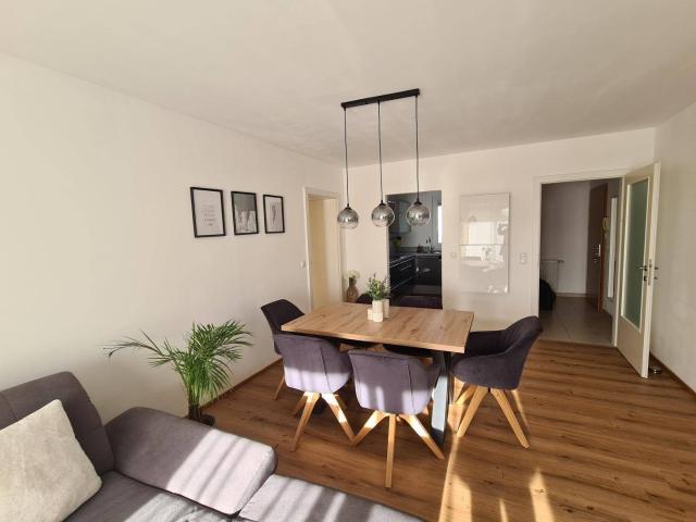 Wunderschöne 3 Zimmer Wohnung mit Südbalkon und Carportabstellplatz