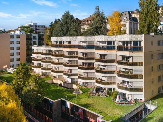 Wunderschöne 2,5 Zimmer Wohnung mit nach Süden ausgerichtetem Balkon