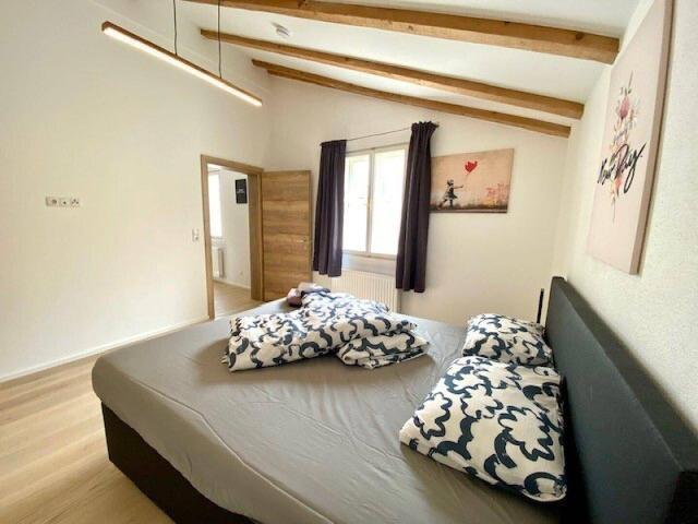 Wunderschöne 2 Zimmerwohnung in kernsaniertem Stadthaus top Anlage!