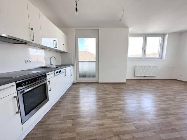 WUNDERSCHÖNE 2 Zimmer Dachgeschoss MAISONETTE mit TERRASSE in 1150 Wien!