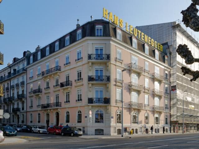 Wunderschöne 7 Zimmer Wohnung im dritten Stock. Ungefähr 173 m²