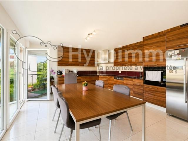 Wunderschöne 4,5 Zimmer Wohnung mit grosser Loggia