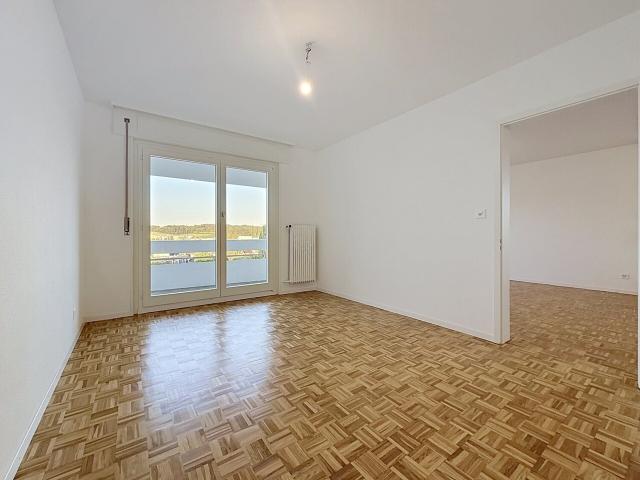Wunderschöne 4.5 Zimmer Wohnung komplett renoviert mit grossem Wohnzimmer und familiärem Ambiente