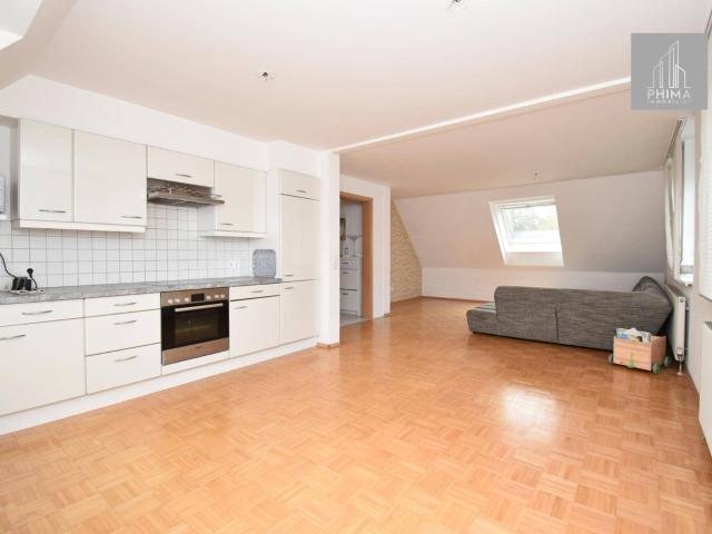Wunderschöne 4 Zimmer Dachgeschosswohnung auf zwei Etagen!