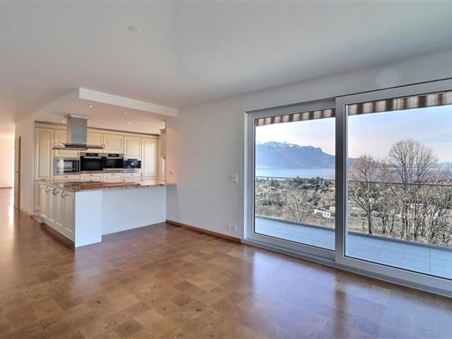 Wunderschöne 5.5 Zimmerwohnung mit unglaublicher Sicht auf den See und die Alpen