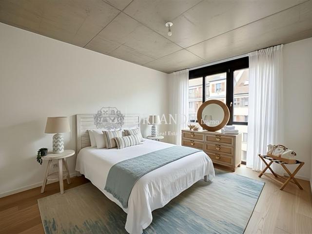 Wunderschöne 5 Zimmer Wohnung Giebel mit 4 Stockwerken und Balkon