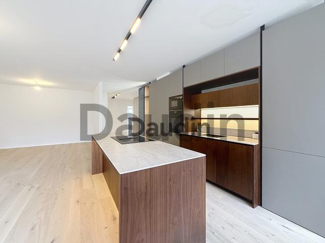 Wunderschöne 5 Zimmer Wohnung in neuem Zustand im Herzen von Champel