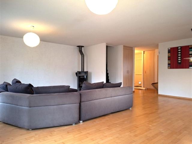 Wunderschöne 6 Zimmer Doppelhaushälfte in einer außergewöhnlichen Umgebung