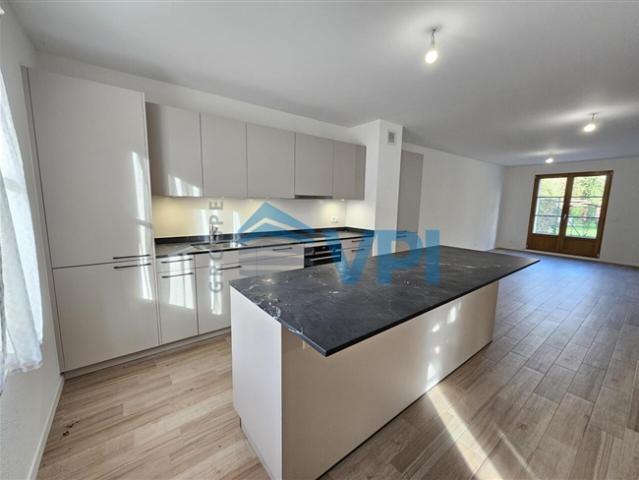 Wunderschöne 6 Zimmer Einfamilienhaus Reihenhaus mit privater Terrasse und Garten in B