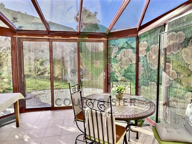 Wunderschöne angrenzende Villa mit raffinierten Oberflächen und absolutem Komfort