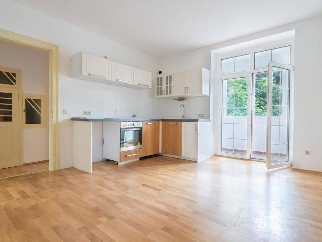 wunderschöne Altbauwohnung mit Garten & privatem Hobbyraum o. Partykeller