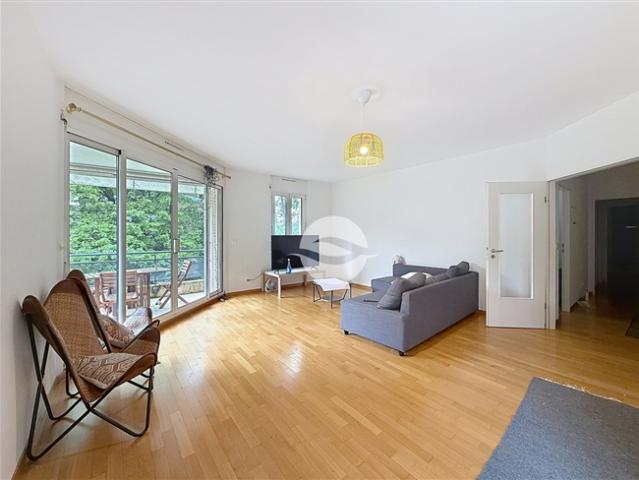 Wunderschöne, geräumige 5 Zimmer Wohnung, nahe der International School