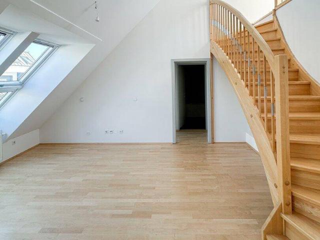 Wunderschöne Dachgeschoss Maisonette Nähe U4/U6 Längenfeldgasse