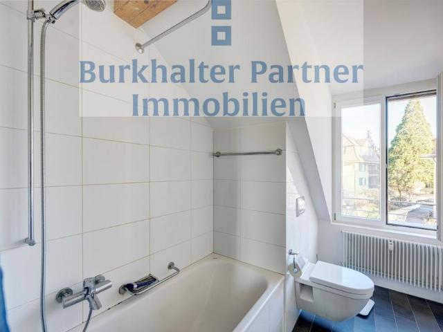 Wunderschöne Dachwohnung mit Galerie in der vorderen Länggasse!