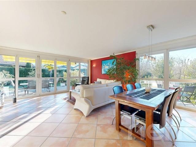Wunderschöne Familienvilla mit Garten und eigenständigem Studio