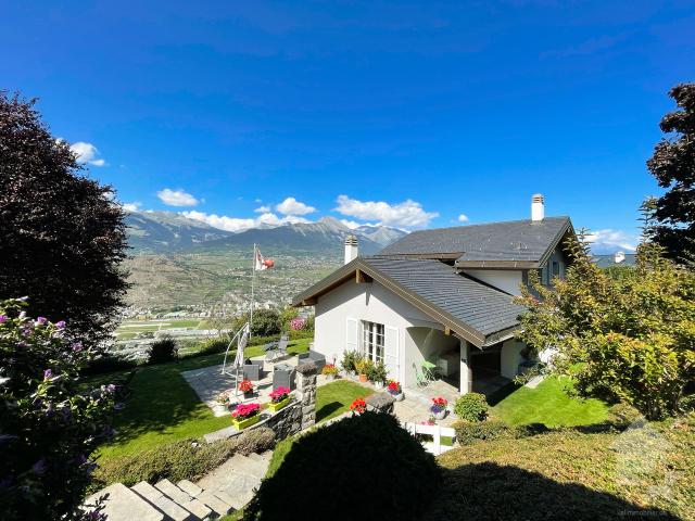 Wunderschöne Familienvilla mit Panoramablick