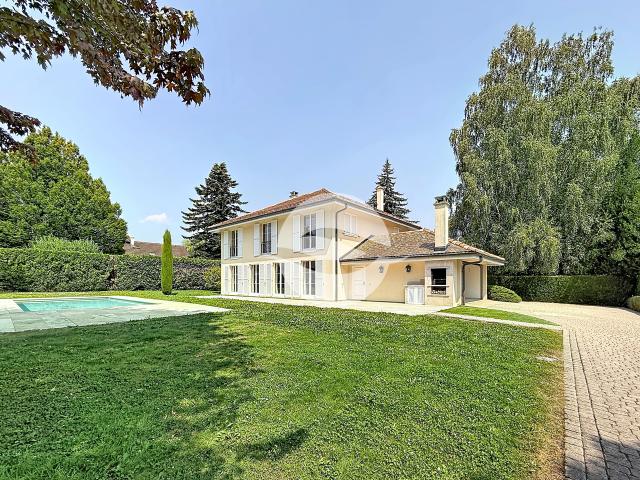 Wunderschöne freistehende Villa mit 4 Schlafzimmern und Pool
