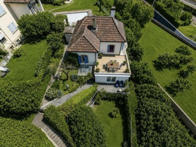Wunderschöne freistehende Villa mit Panoramablick, 200 m vom See entfernt