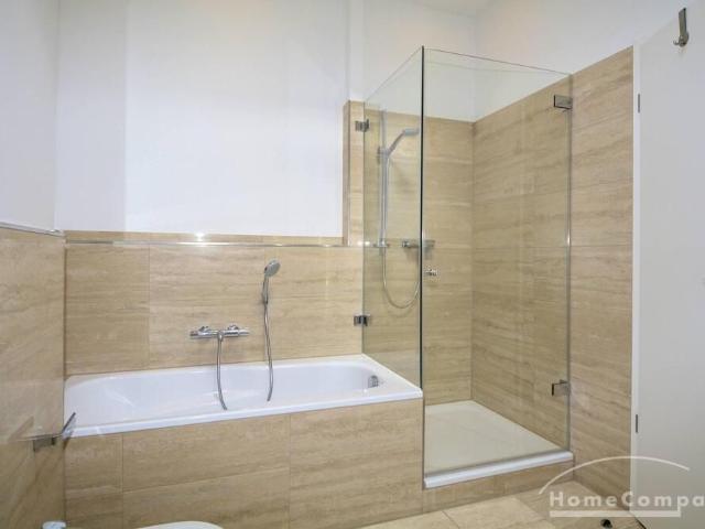 Wunderschöne, helle 3 Zimmer Dachgeschoss Wohnung in Berlin Charlottenburg, möbliert