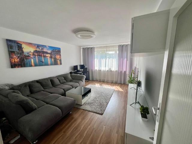 Wunderschöne helle 2 Zimmer Wohnung im 3. OG mit Balkon in ruhiger Lage Frei ab Juni 2025