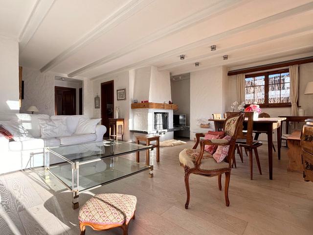 Wunderschöne, helle 4,5 Zimmer Wohnung im Zentrum von Château d'Oex