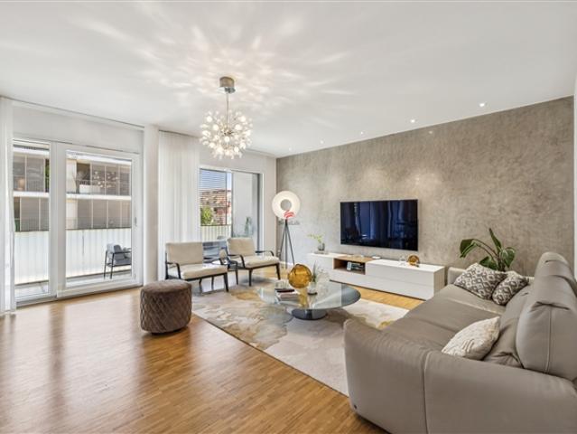 Wunderschöne, helle 5 Zimmer Wohnung in einer Minergie PPE im Herzen der Vergers