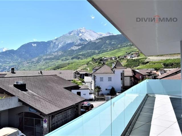 Wunderschöne Luxuswohnung im Herzen des Dorfes mit zwei Garagen